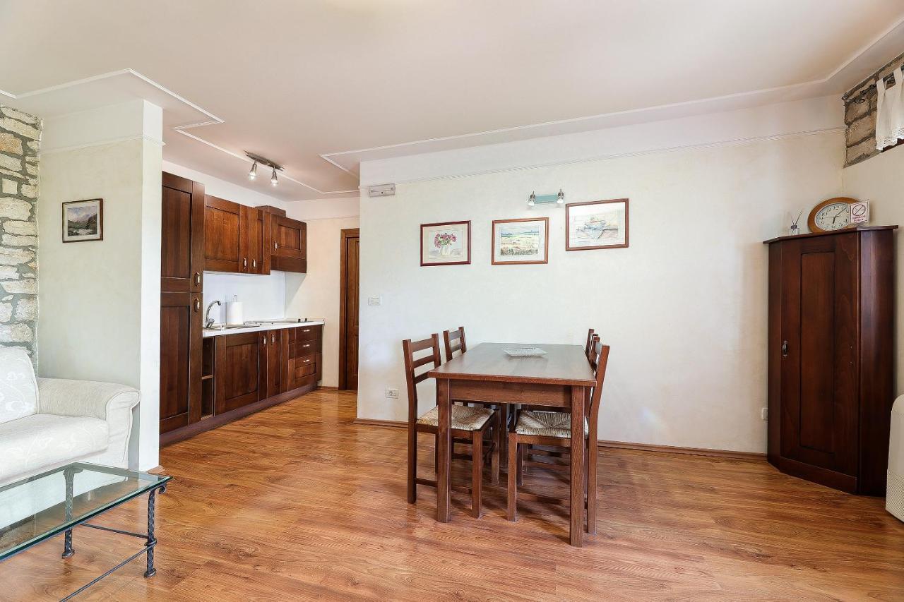 Casa Rustica Dva Baladura Apartments Kanfanar Bagian luar foto